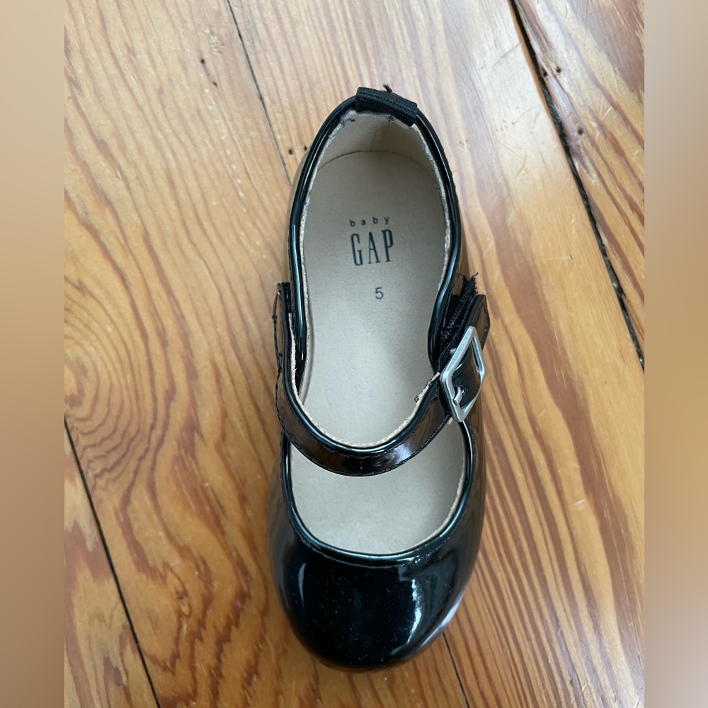 Gap Toddler Black Patent Leather Mary Jane’s size 5 - Picture 3 of 3